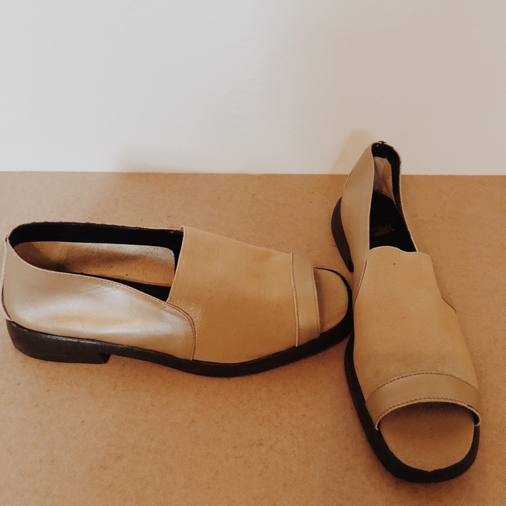 VINTAGE Aerosoles leather GOLD US8 EU6